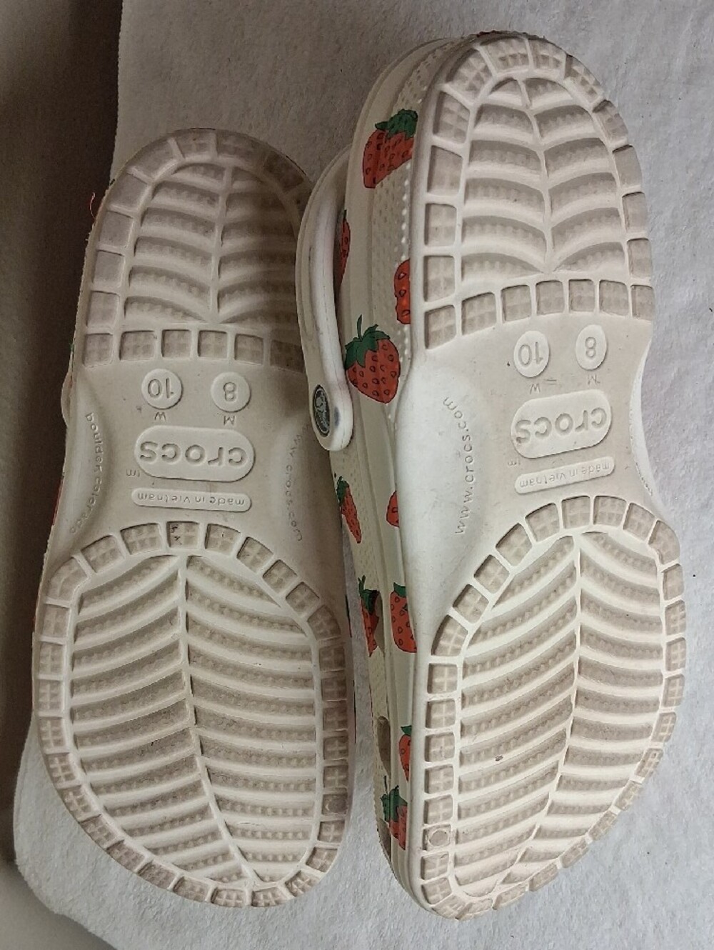 CROCS White Strawberry-Print Classic Clogs - Picture 8 of 8
